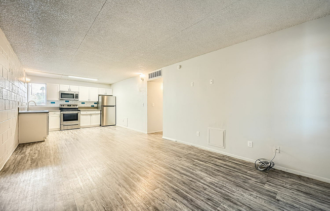 1920 N 1st Ave #105A - Web Quality - 003 - 04 Living Room