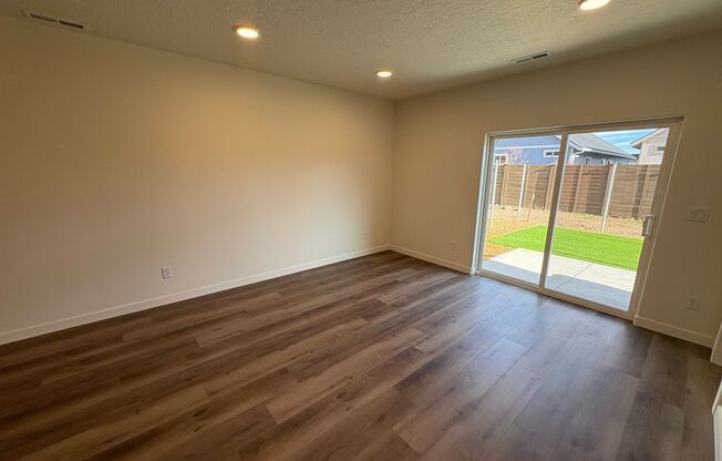 Brand New Stunning 3 Bed/2.5 Bath Townhouse-Old Farm District