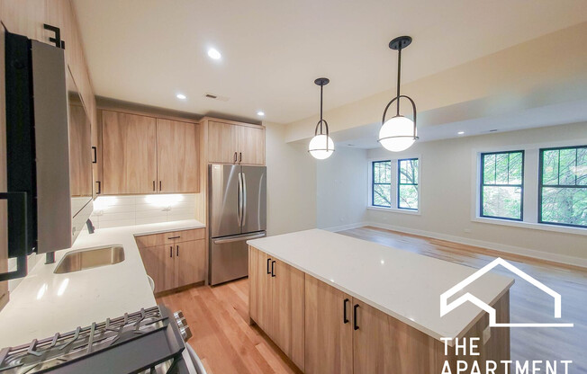 4857 North Seeley