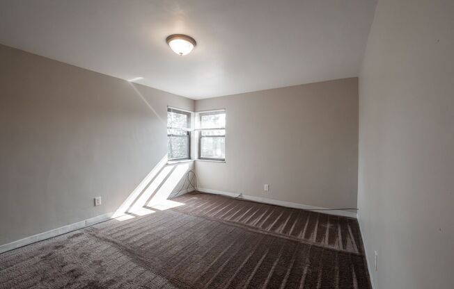 2 beds, 1 bath, $1,140, Unit Apt. 42