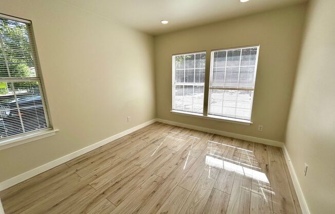 8 beds, 3 baths, $10,400, Unit House