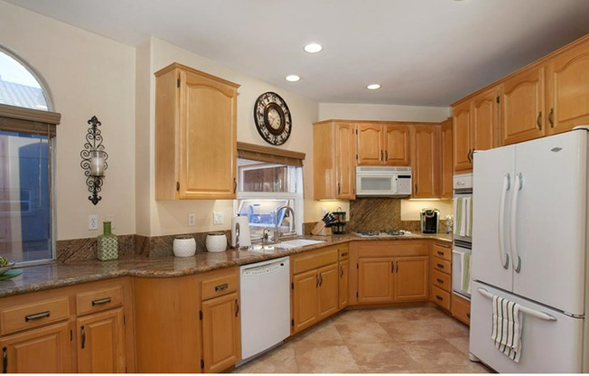 $1000 OFF 1ST MONTHS RENT! Beautiful home located in desirable Aliso Viejo community!