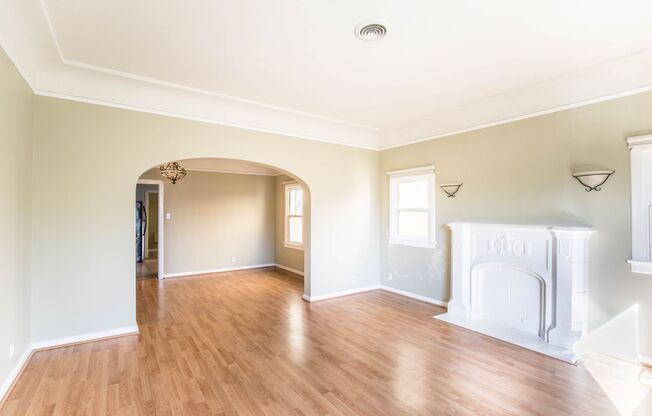 325-327 1/2 N. Stanley Ave.