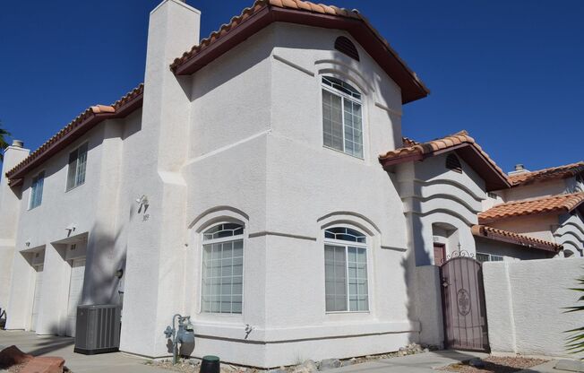 SW - ROOMY 3 BEDROOM 2.5 BATH TOWNHOME - 89147