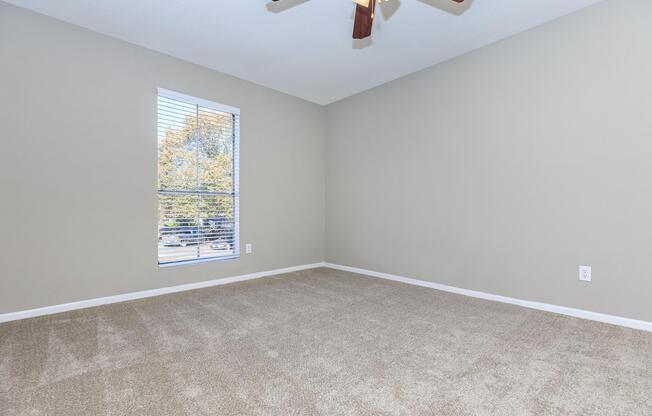 2 beds, 1 bath, 851 sqft, $999