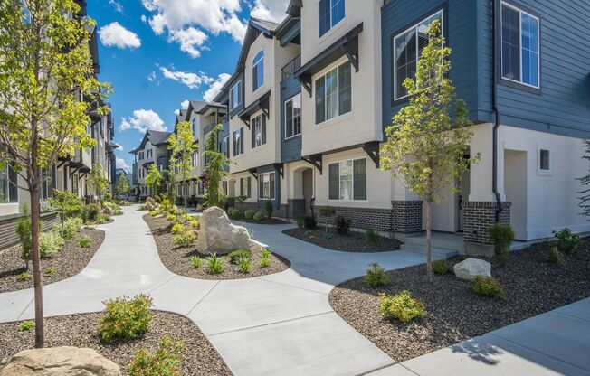 MODERN TOWNHOME IN COVETED E BOISE SUB ALONG RIVER/GREENBELT