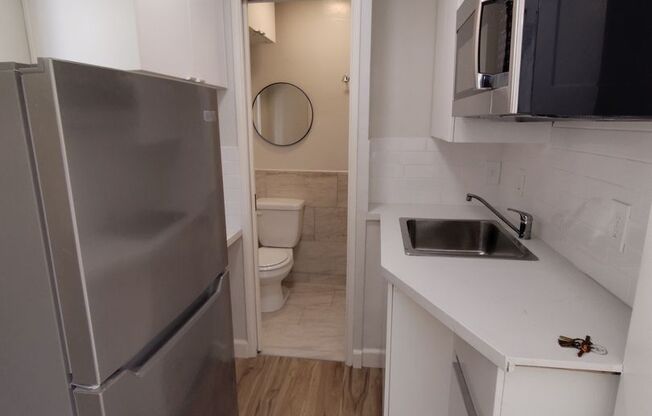 ***AVAILABLE NOW***Modern Micro Unit – Steps from Mission Beach Boardwalk!