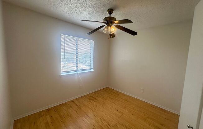 3 beds, 1 bath, $1,500, Unit UNIT 4