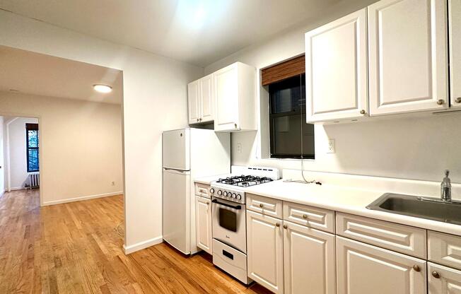 1 bed, 1 bath, $2,600, Unit 6