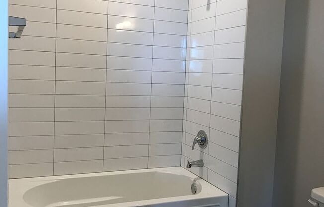 3 beds, 2 baths, 2,040 sqft, $3,995, Unit 603