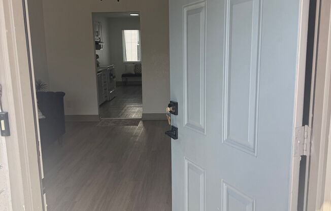 2 beds, 1 bath, 950 sqft, $1,295, Unit B5