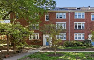 Cozy Studio Condo in Old Town Alexandria