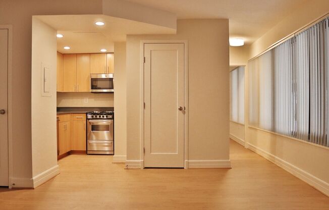 1 bed, 1 bath, 600 sqft, $2,923, Unit 0121