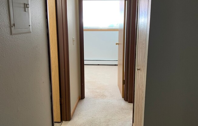 2 beds, 1 bath, $800, Unit 5