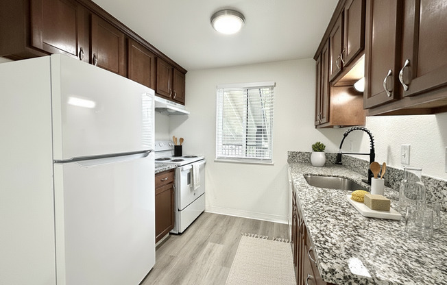 3 beds, 1 bath, 982 sqft, $1,875, Unit 137