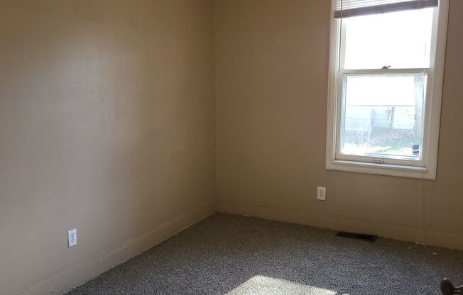 2 beds, 1 bath, $1,300