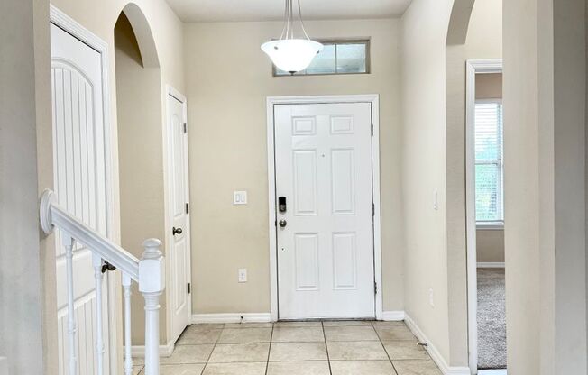 Large 4/3.5 Home located in Waterleigh! Downstairs Suite