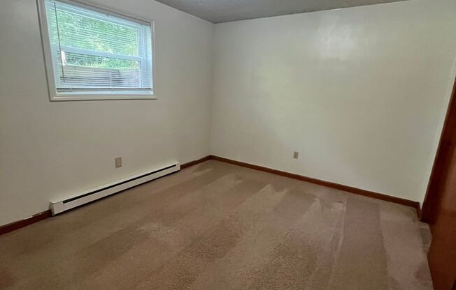 2 beds, 1 bath, 903 sqft, $1,290, Unit J-12