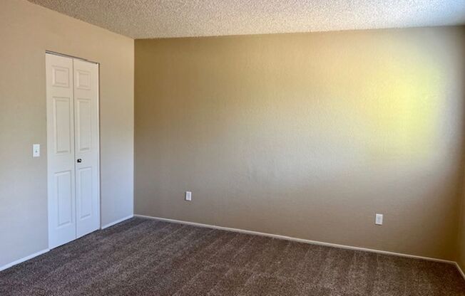 1 bed, 1 bath, 700 sqft, $1,500, Unit 90