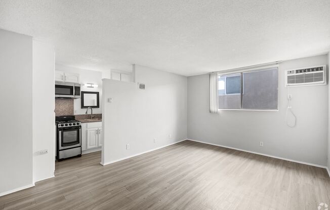 Studio, 1 bath, 395 sqft, $1,498, Unit 06