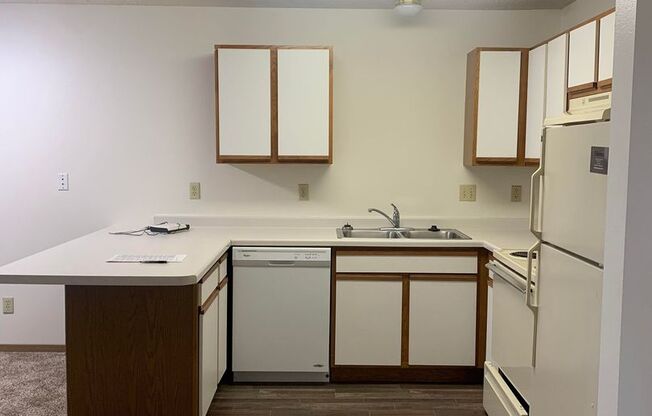 3 beds, 2 baths, 1,008 sqft, $1,250, Unit 1704-110