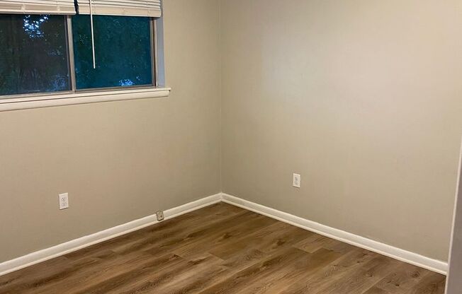 2 beds, 1 bath, 728 sqft, $750, Unit C2