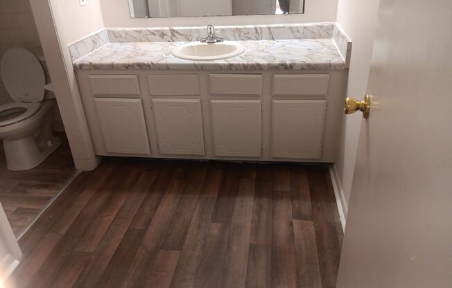 2 beds, 1 bath, 925 sqft, $1,085, Unit X03