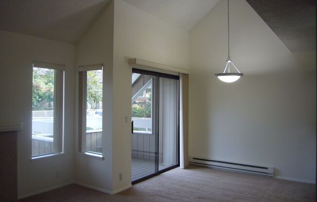 1 bed, 1 bath, 834 sqft, $1,475, Unit 902