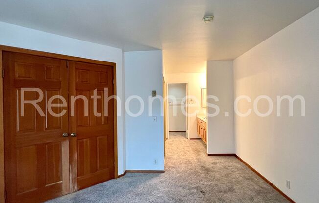 2 beds, 2 baths, $3,000, Unit # 202