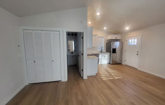 Studio, 1 bath, 500 sqft, $1,100, Unit Unit B