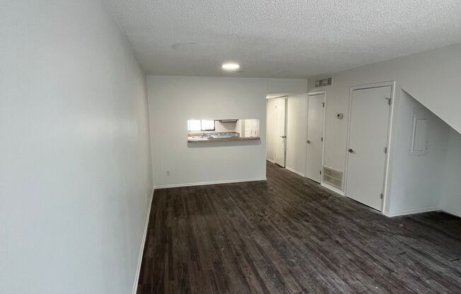 2 beds, 1.5 baths, 1,050 sqft, $1,275, Unit #13