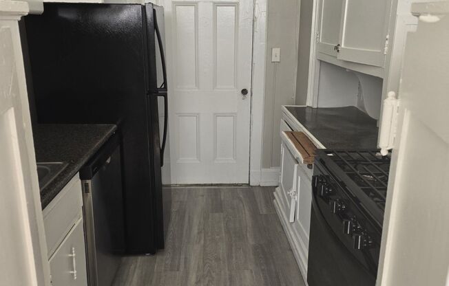 2 beds, 1 bath, 840 sqft, $1,200, Unit 4D