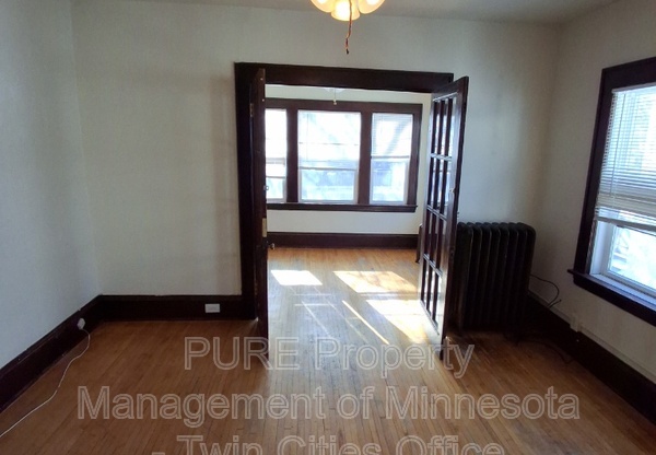 712 W 32 ST
