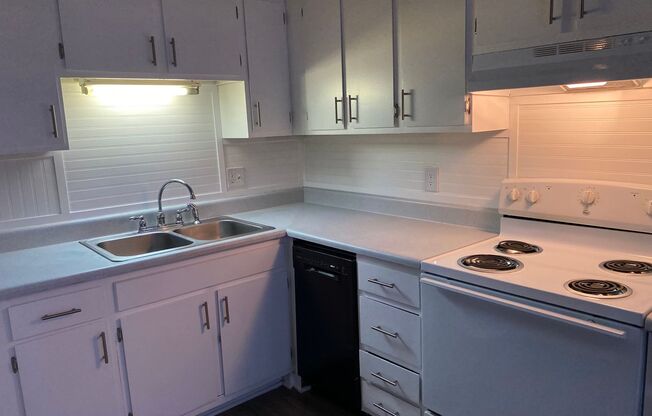 1 bed, 1 bath, 635 sqft, $1,100, Unit 1372-B