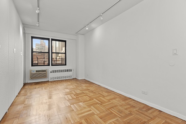 220 E 54 ST