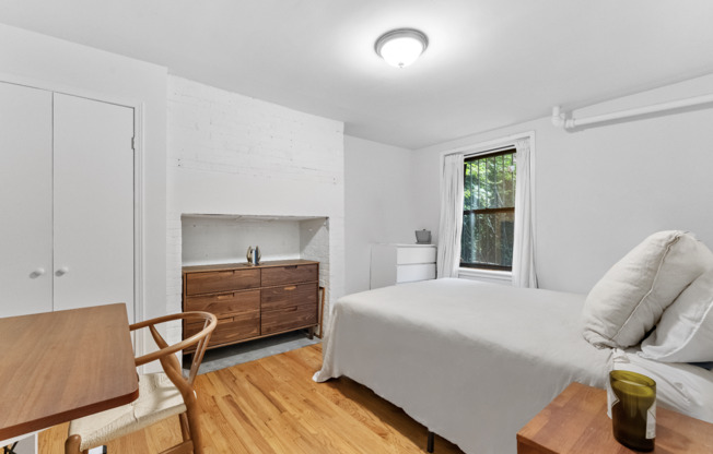 355 W 20 ST