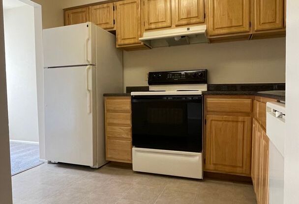 2 beds, 2 baths, 1,000 sqft, $1,950, Unit 14210 #102