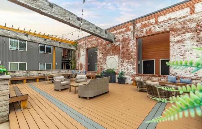 2 beds, 1.5 baths, 879 sqft, $1,650, Unit 6