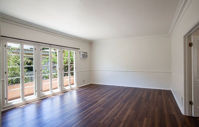 Charming Vintage 1 Bed / 1 Bath in the Heart of West Hollywood