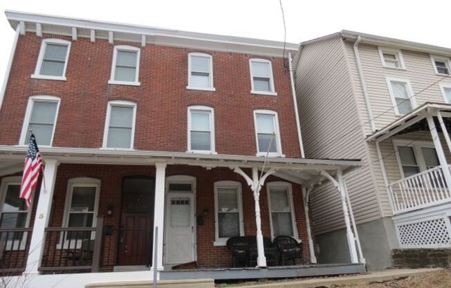 West Conshohocken 4 Bedroom 2 brick bath Twin $2,500/mo