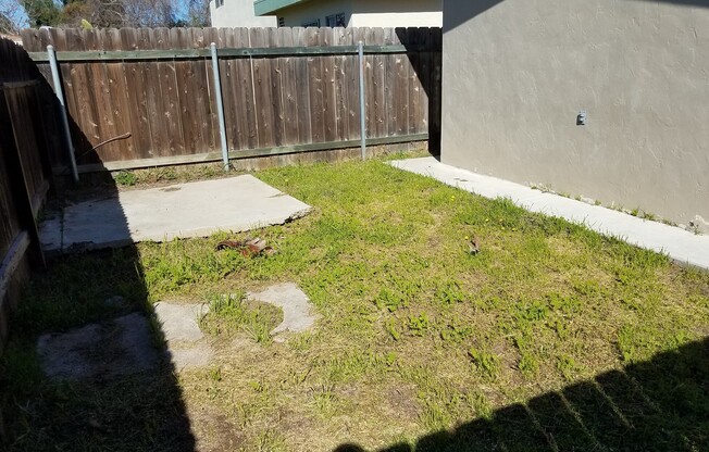 3-Bed, 1.5-Bath House w/1-Car Garage, Close to Commissary