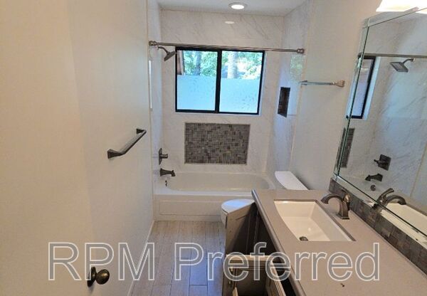 25 N MOSSROCK RD