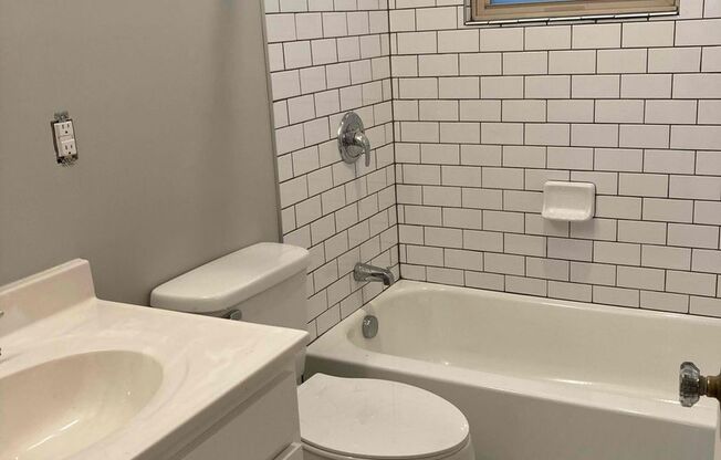 1 bed, 1 bath, 560 sqft, $1,095, Unit 3409-82