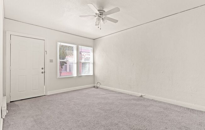 Cozy Cottage with Utilities Paid in Oakland!