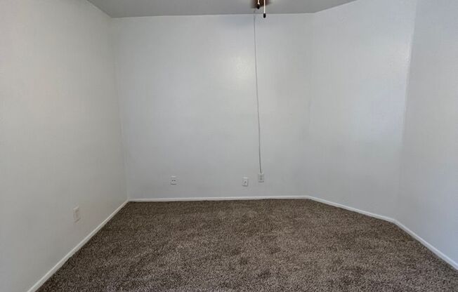 2 beds, 1 bath, 859 sqft, $1,050, Unit 01-005