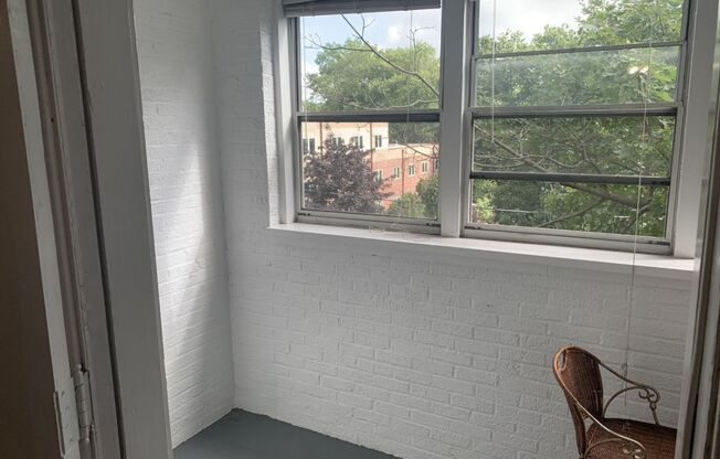 2 beds, 1 bath, $2,250, Unit 301
