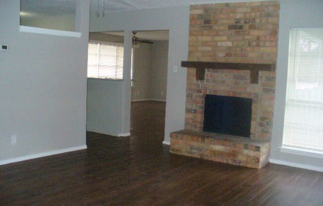 Open Floor Plan Home in Established Neighborhood