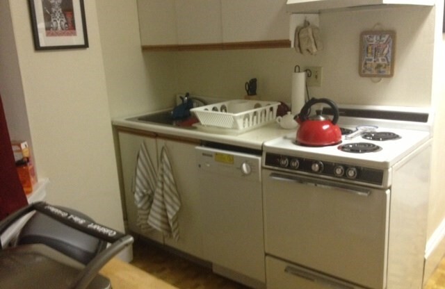 2 beds, 1 bath, 700 sqft, $3,100, Unit 104