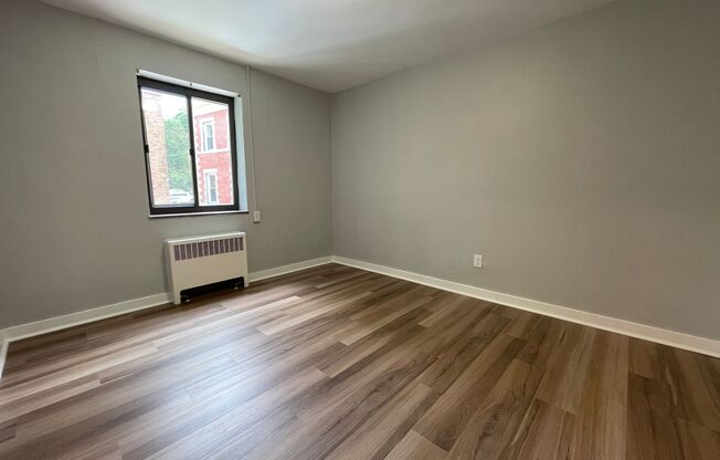 1 bed, 1 bath, 450 sqft, $1,549, Unit 5326 Fifth Ave. #01