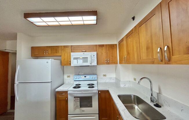 2 beds, 1 bath, $2,400